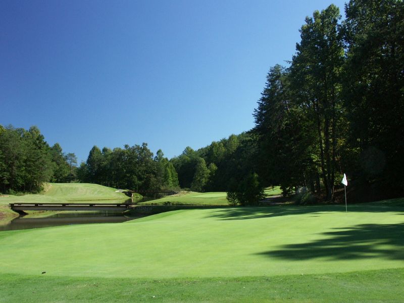 Apple Valley Golf Course at Rumbling Bald Resort